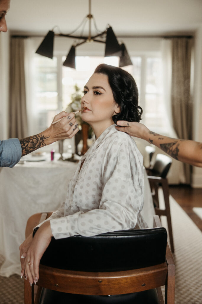 Bride getting ready in Pittsburgh at Museum Lab