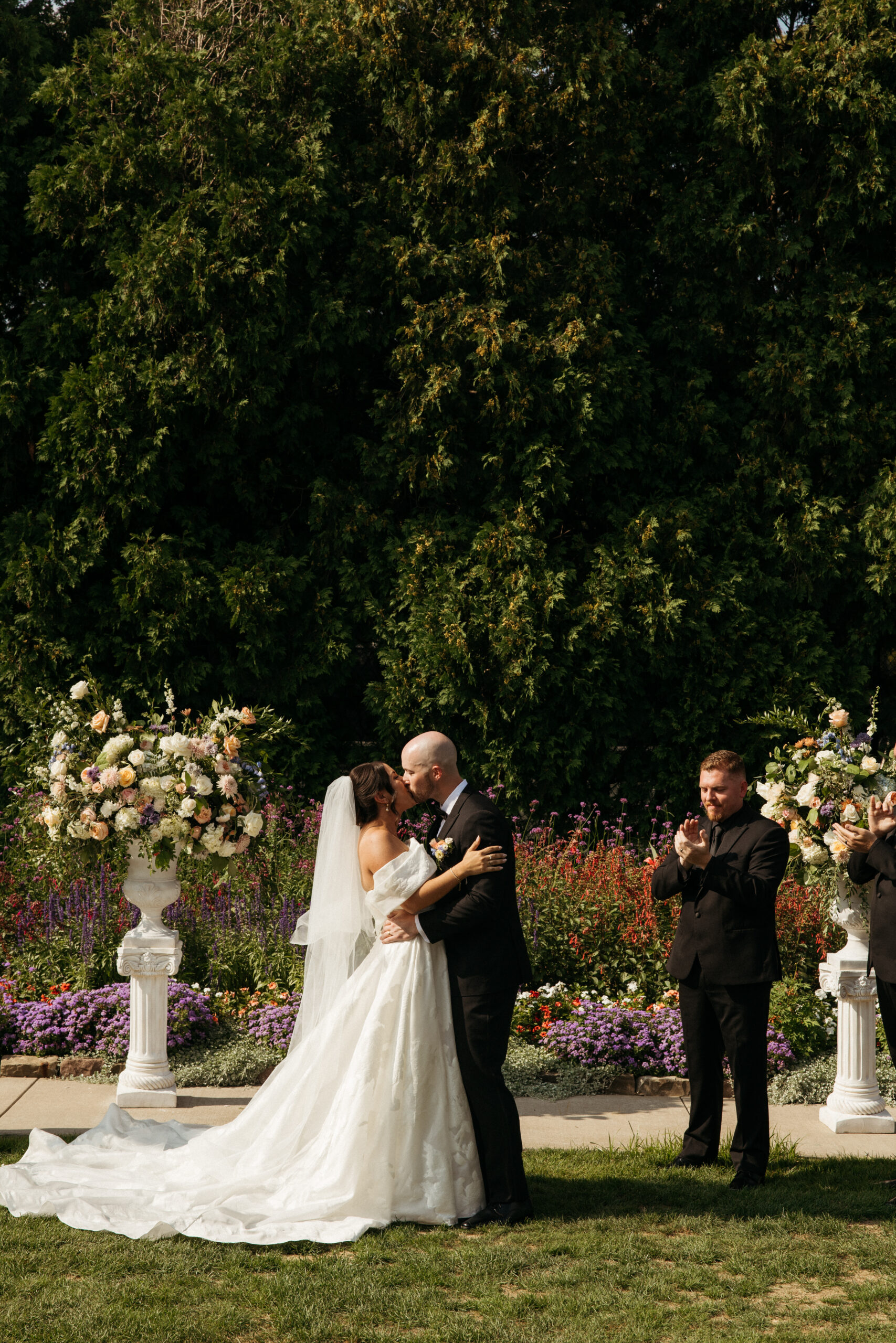 Elegant wedding portraits at Fox Chapel Golf Club captured by Pittsburgh wedding photographer