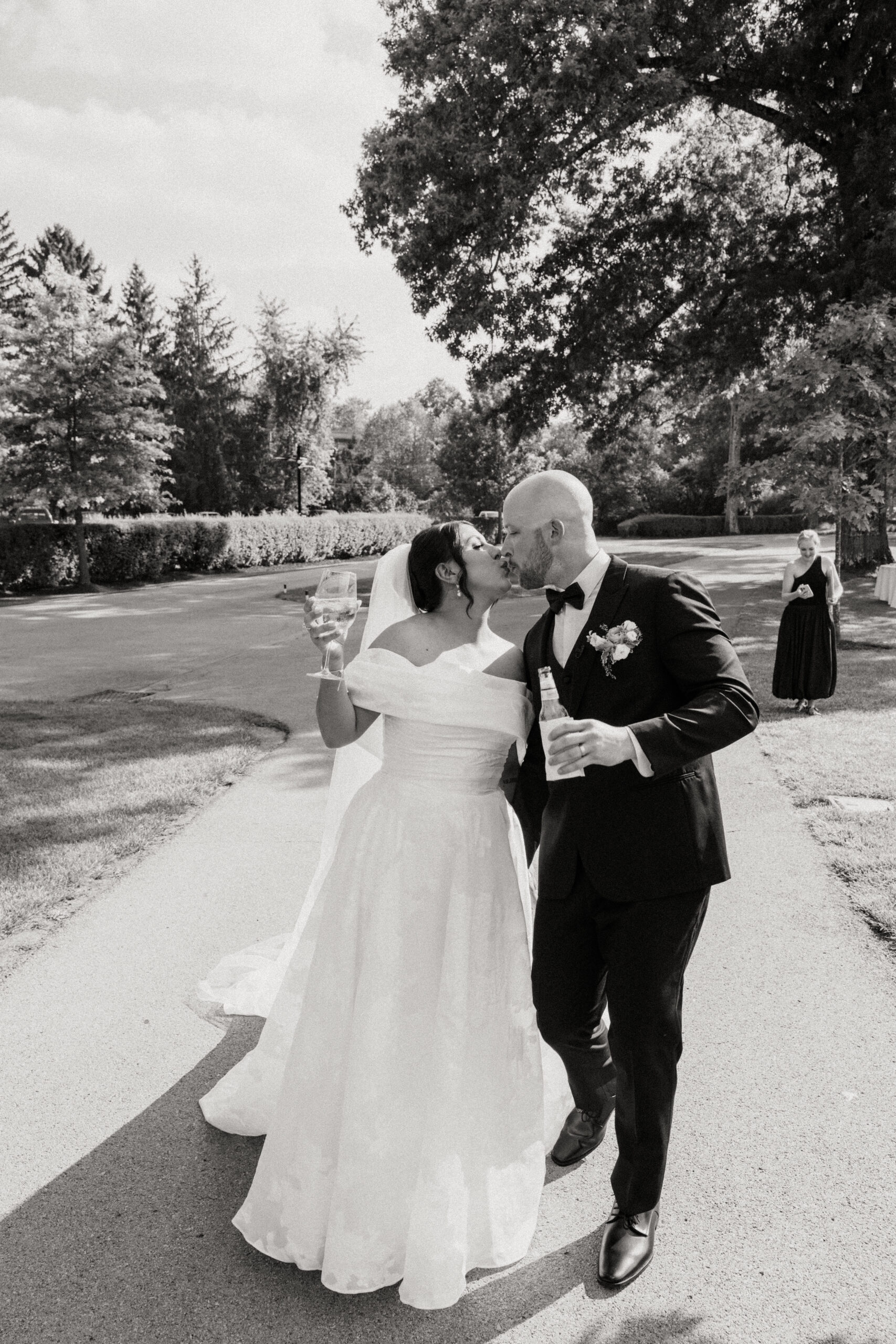 Elegant wedding portraits at Fox Chapel Golf Club captured by Pittsburgh wedding photographer