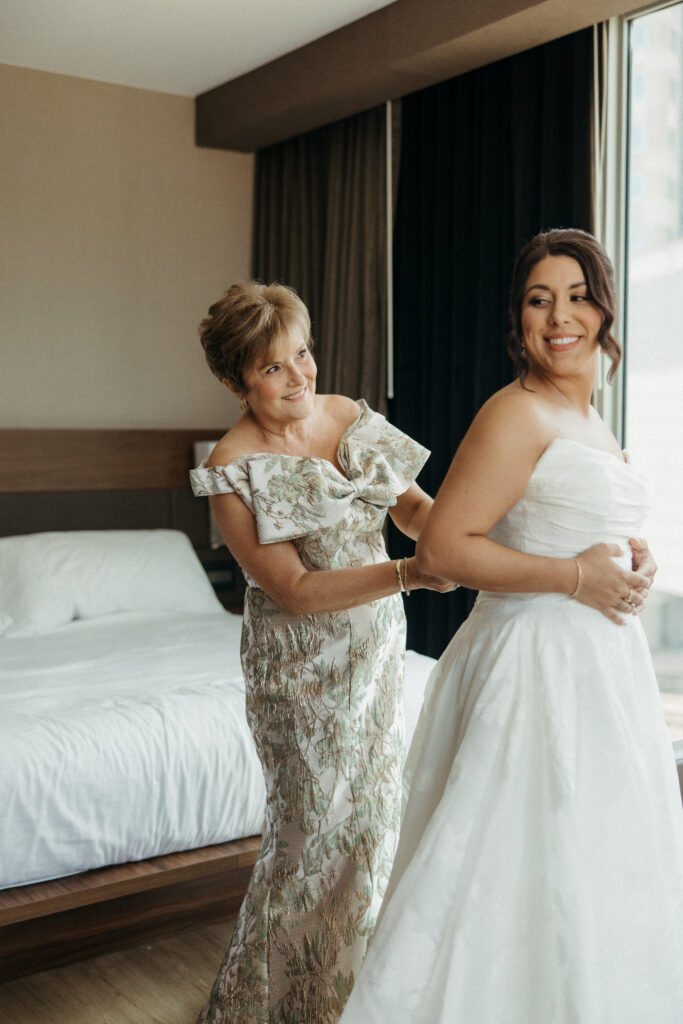 Bride getting ready photos in Pittsburgh pa