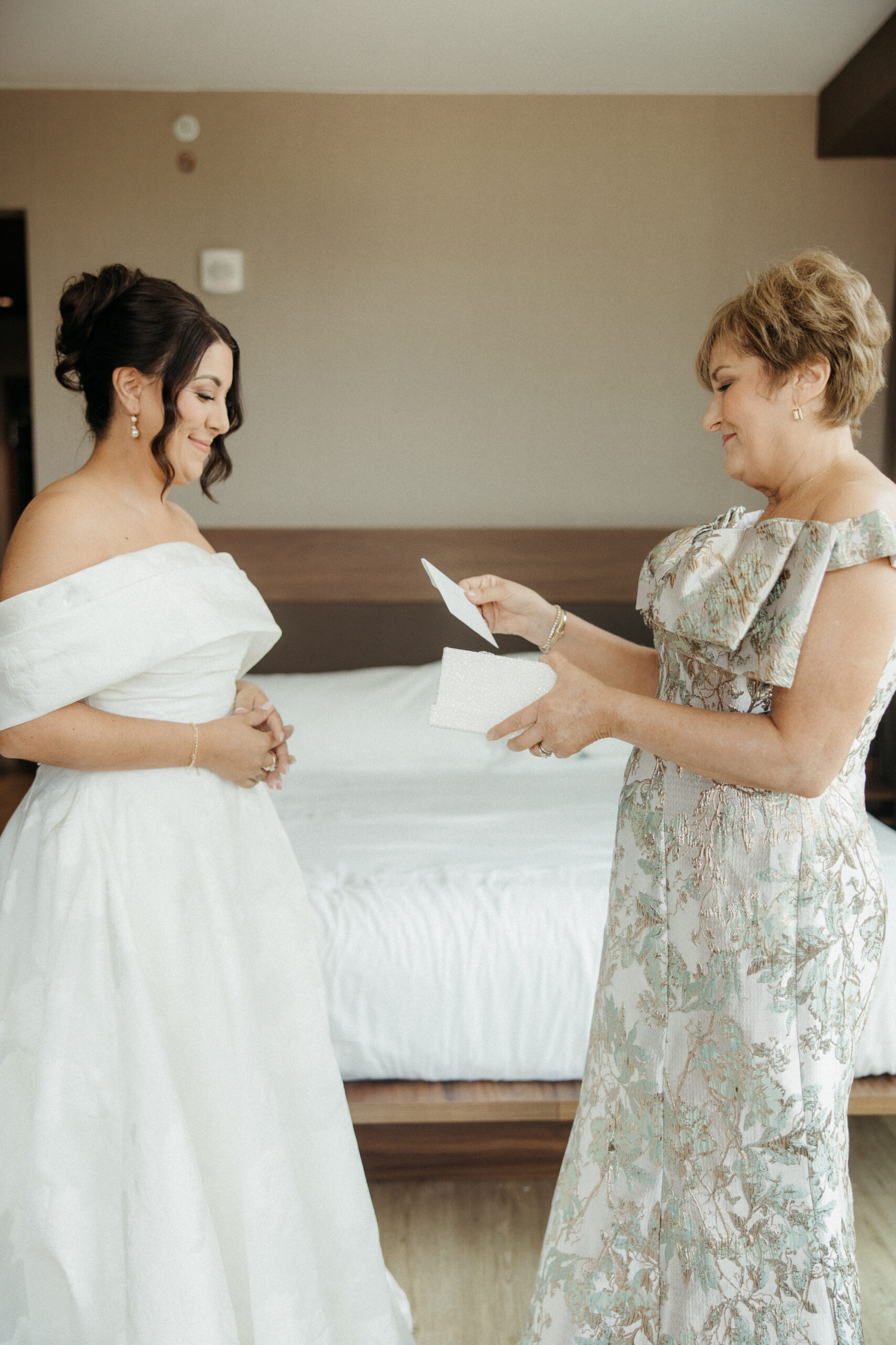 Bride and groom portraits at Fox Chapel Golf Club during Pittsburgh wedding