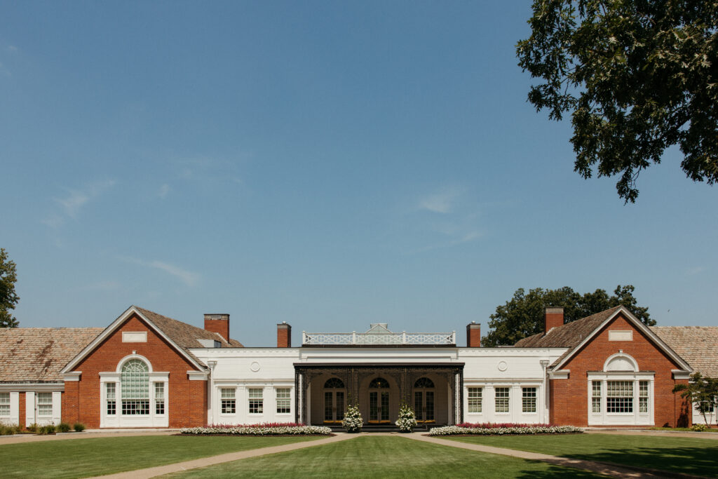 Bride and groom portraits at Fox Chapel Golf Club during Pittsburgh wedding