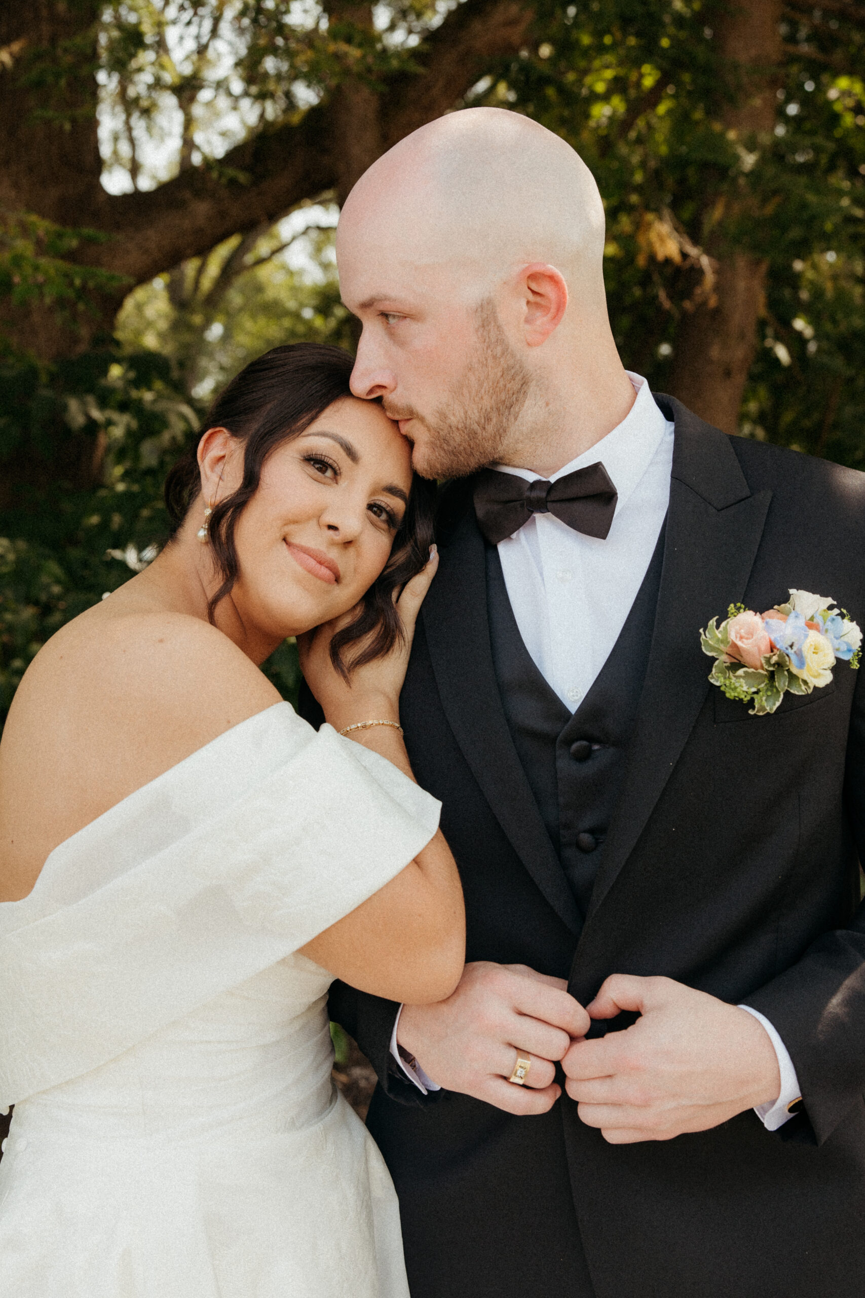 Bride and groom portraits at Fox Chapel Golf Club during Pittsburgh wedding