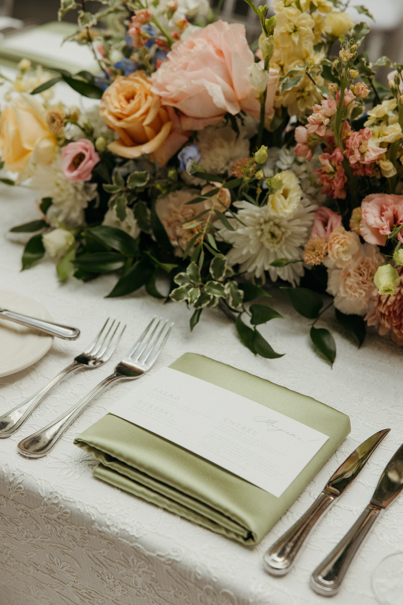 Elegant wedding portraits at Fox Chapel Golf Club captured by Pittsburgh wedding photographer