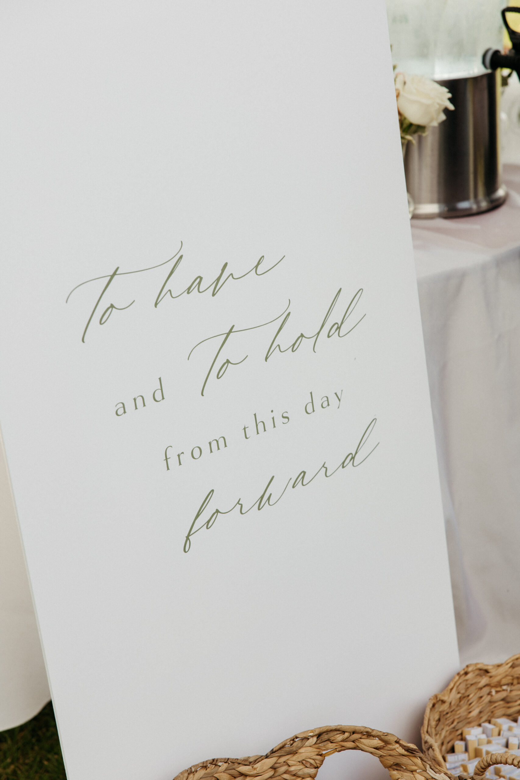Elegant wedding portraits at Fox Chapel Golf Club captured by Pittsburgh wedding photographer