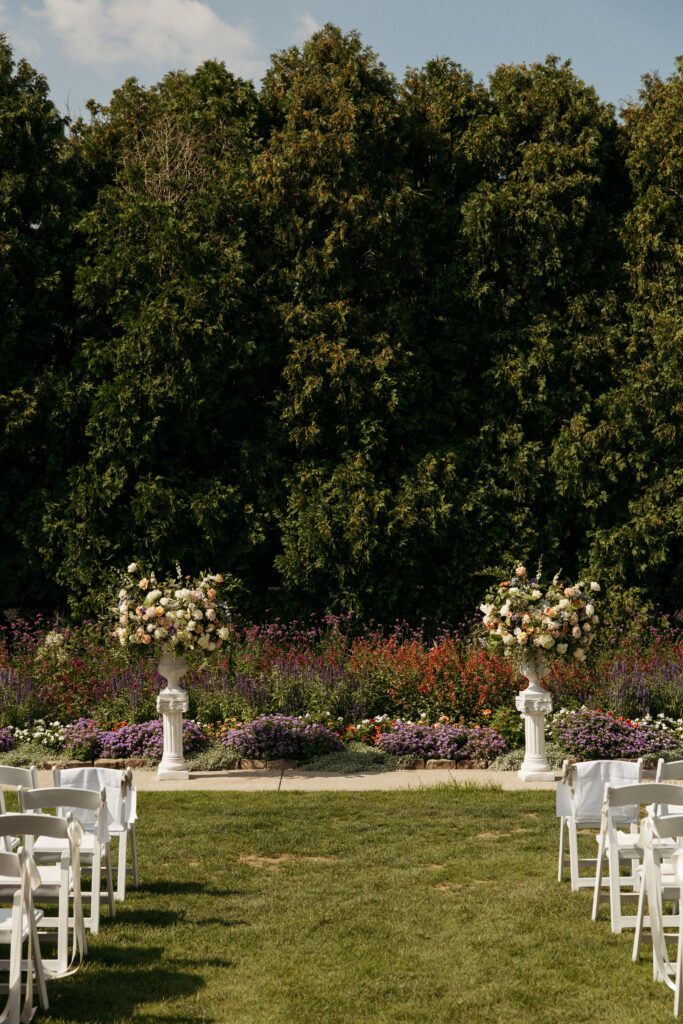 Elegant wedding portraits at Fox Chapel Golf Club captured by Pittsburgh wedding photographer