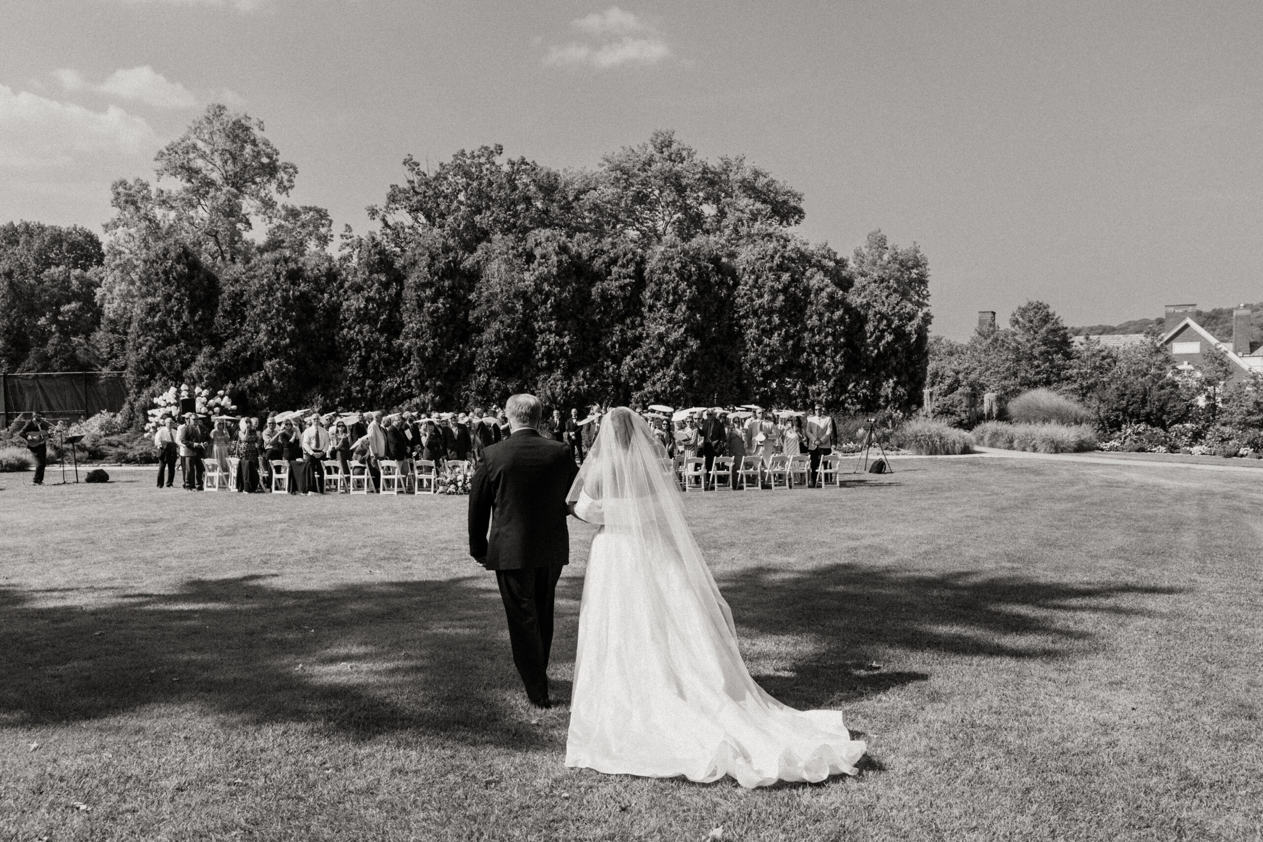 Elegant wedding portraits at Fox Chapel Golf Club captured by Pittsburgh wedding photographer